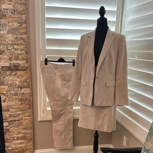 Ann Taylor Cream Pantsuit Tailored Lightweight Design